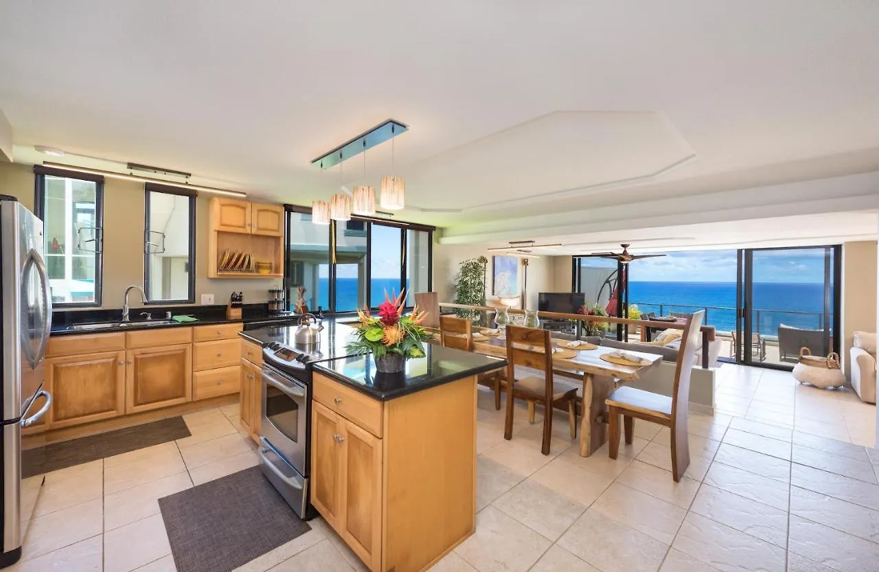 Puu Poa Ocean Bluff Condo, Incredible Views, Walk To Beaches, Pool & Tennis Princeville